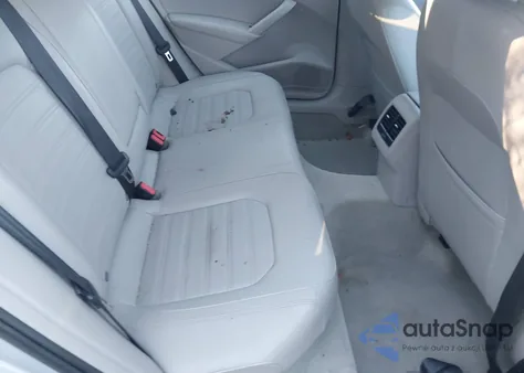 2015 Volkswagen Passat 1.8T Se z USA, uszkodzony, nr VIN 1VWBS7A33FC009297